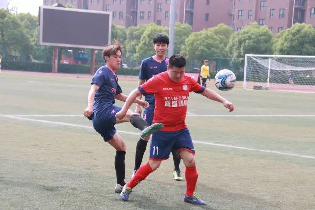一日西甲动态：皇马主席选举影响转会策略，巴萨积极引援新人